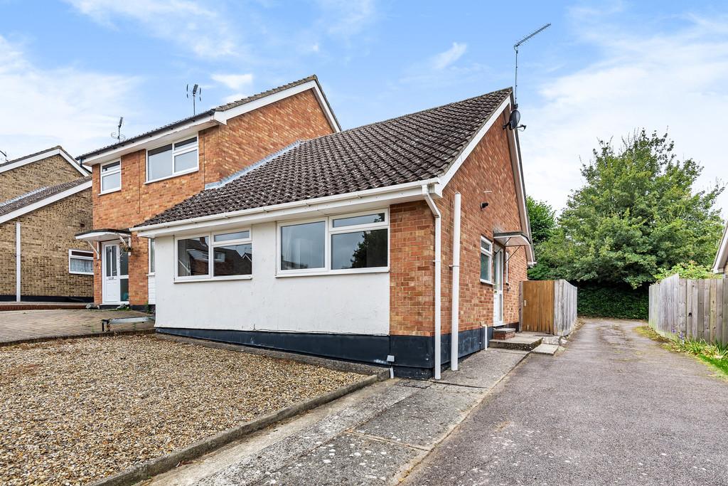 Lockington Crescent, Stowmarket 2 bed semidetached bungalow £230,000