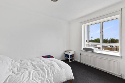 3 bedroom flat to rent, Pembroke Road, Kensington, London
