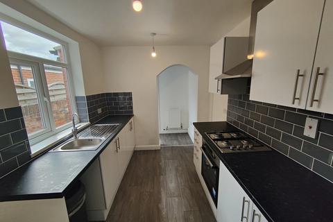 3 bedroom terraced house to rent, 90 Clumber Street