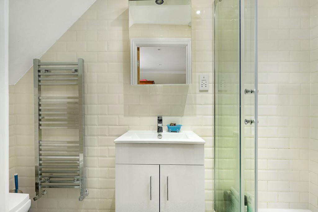 En suite shower