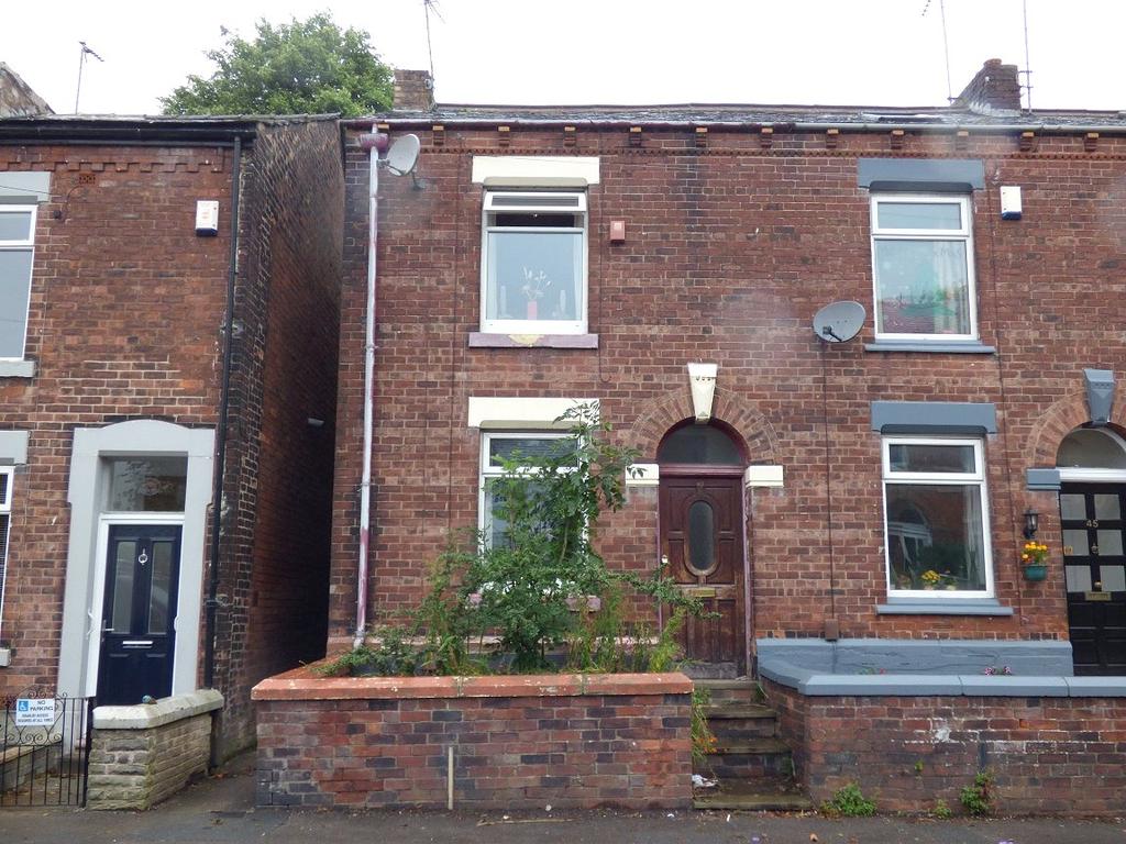 Dogford Road, Royton, Oldham, OL2 2 bed end of terrace house £80,000