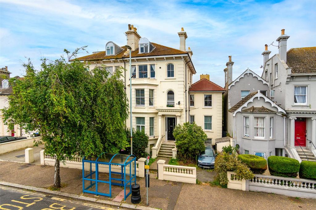 Heene Road, Worthing, West Sussex, BN11 1 bed apartment £200,000