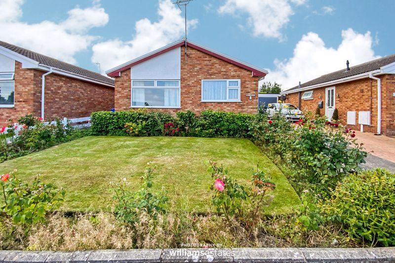 Dwyfor Court, Prestatyn 2 bed detached bungalow £159,995
