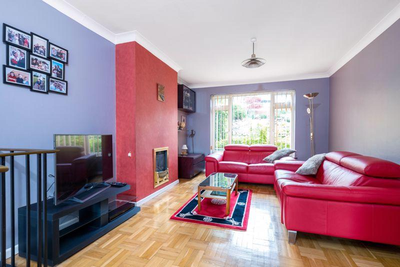 Broom Mead, Bexleyheath 3 bed semidetached house £425,000