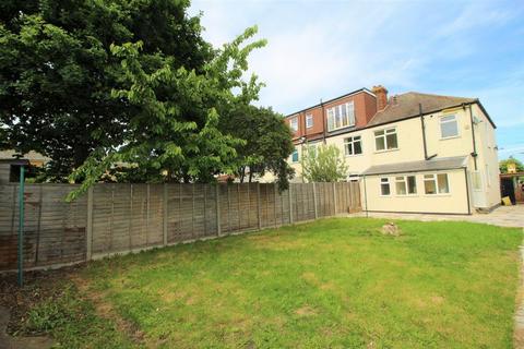 4 bedroom end of terrace house to rent, Beechcroft Road Tooting Bec SW17 7BZ