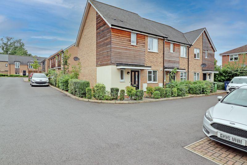 Banks End, Ramsey, Cambridgeshire. 2 bed end of terrace house £200,000