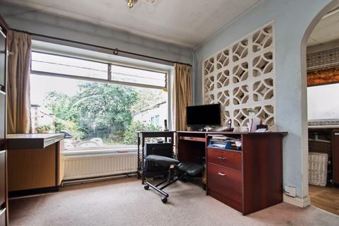 59 Warwick Avenue, Harrow, HA2 8RE