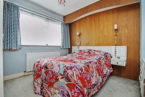 59 Warwick Avenue, Harrow, HA2 8RE