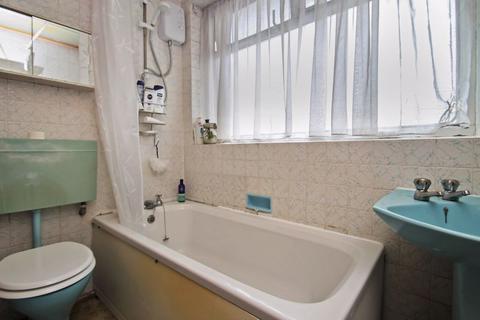 59 Warwick Avenue, Harrow, HA2 8RE