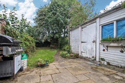 59 Warwick Avenue, Harrow, HA2 8RE
