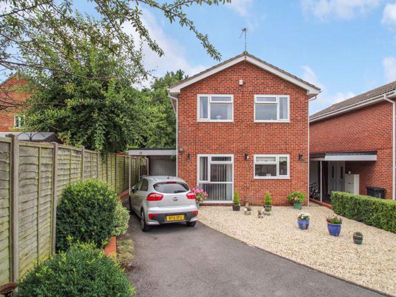 Yarmouth Close, Freshbrook, Swindon 4 bed detached house £350,000