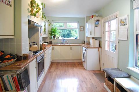 27 Deans Walk, Gloucester, GL1 2PX