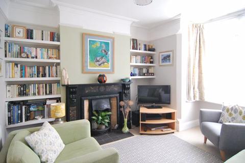 27 Deans Walk, Gloucester, GL1 2PX