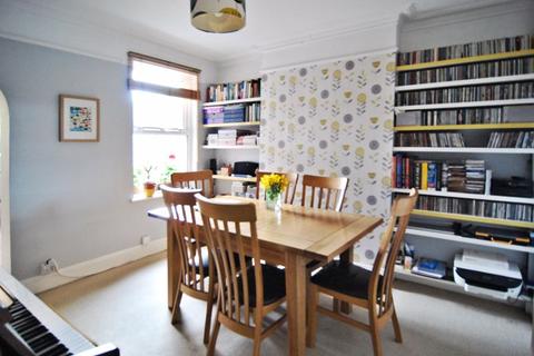 27 Deans Walk, Gloucester, GL1 2PX