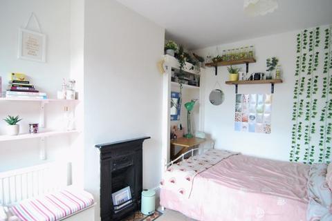 27 Deans Walk, Gloucester, GL1 2PX