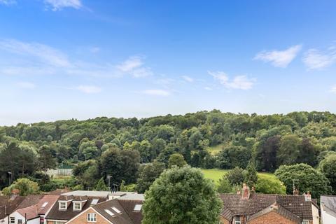 35 Edgeworth Close, Whyteleafe, CR3 0BW