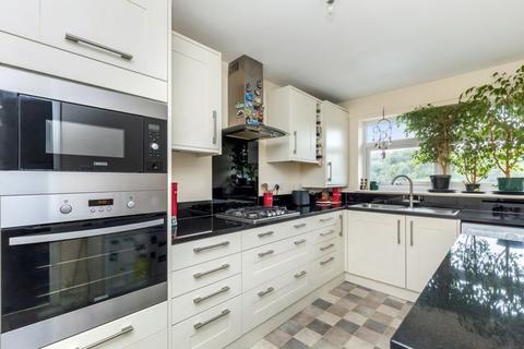 35 Edgeworth Close, Whyteleafe, CR3 0BW