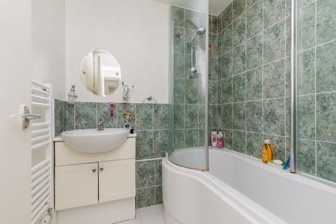 35 Edgeworth Close, Whyteleafe, CR3 0BW