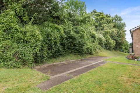 35 Edgeworth Close, Whyteleafe, CR3 0BW