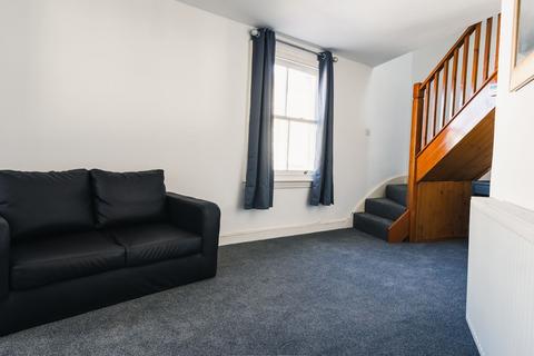 1 bedroom flat to rent, 1 bed flat, High Street, CV31 1LW