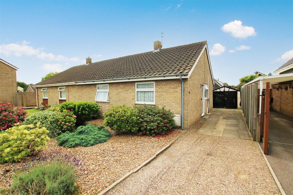 Three Corner Drive, Norwich 3 bed semidetached bungalow £220,000