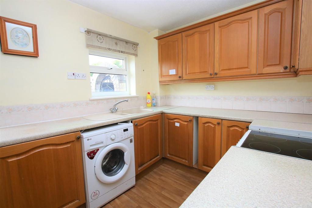 Three Corner Drive, Norwich 3 bed semidetached bungalow £220,000