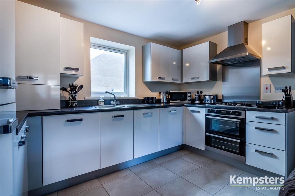 Kitchen 2.jpg