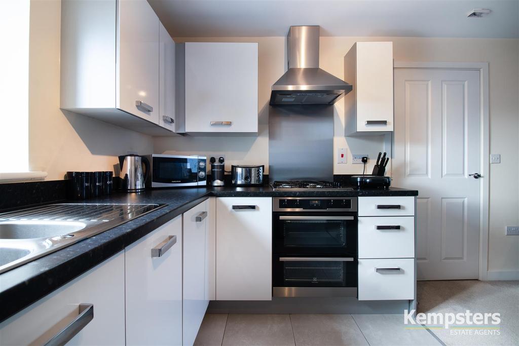 Kitchen 3.jpg