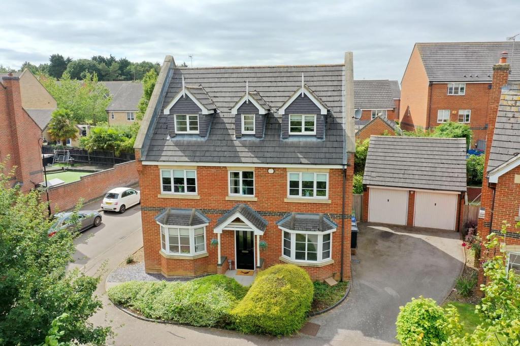 The Meadows, Grange Park, Northampton, NN4 5 bed detached house £550,000