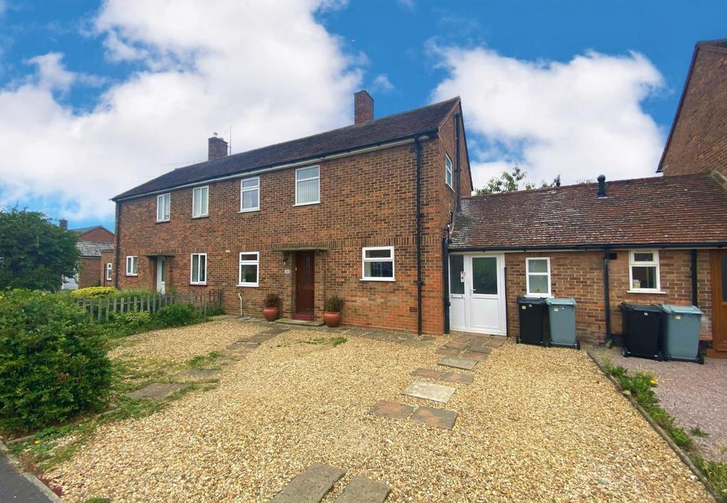 Ancaster Road, Bourne 3 bed semidetached house £225,000