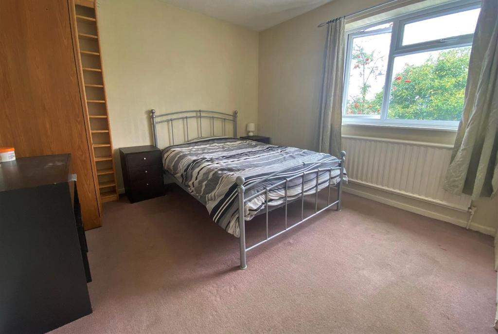 Bed 1.jpg