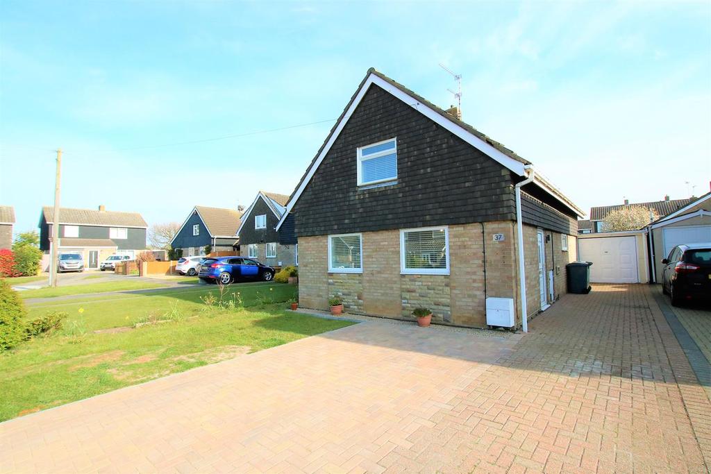 Three Corner Drive, Norwich 3 bed detached bungalow £250,000