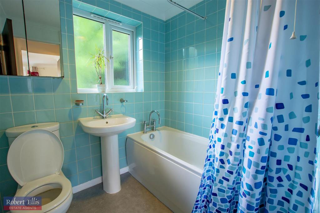 Bathroom (1)-HDR.jpg