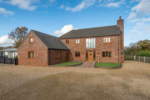 Sunny View Hingham Road, Great Ellingham, Attleborough, NR17 1JE