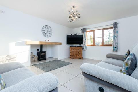 Sunny View Hingham Road, Great Ellingham, Attleborough, NR17 1JE