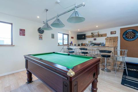 Sunny View Hingham Road, Great Ellingham, Attleborough, NR17 1JE