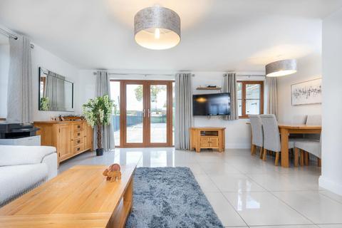 Sunny View Hingham Road, Great Ellingham, Attleborough, NR17 1JE