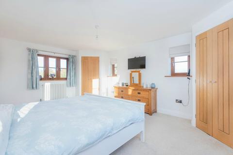 Sunny View Hingham Road, Great Ellingham, Attleborough, NR17 1JE