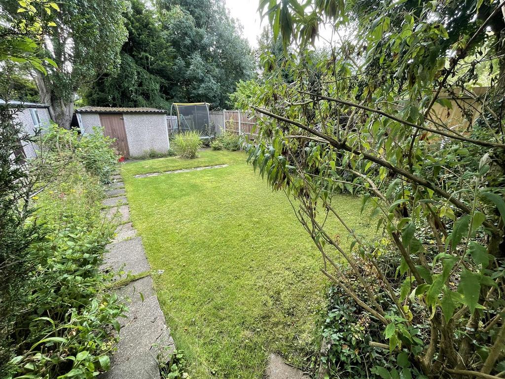 WR28 Garden2.jpg