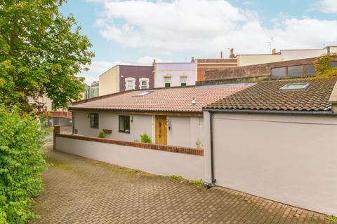 Coach House, 2 Bellevue Road, Totterdown, Bristol, BS4 2BG