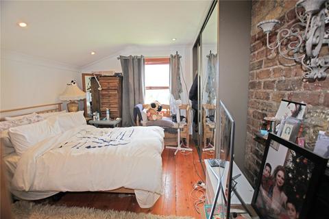 3 bedroom apartment for sale - Harold Road, London, N8