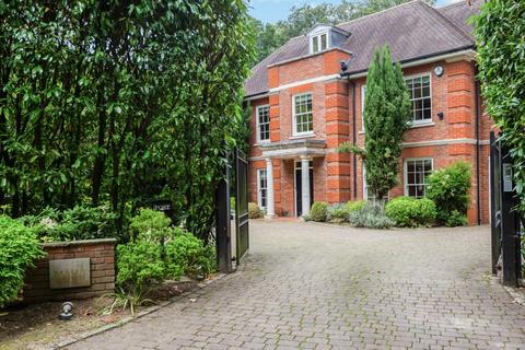 6 bedroom detached house to rent, Queens Hill Rise, Ascot, Berkshire