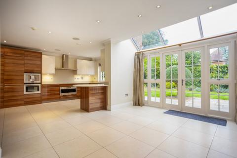 6 bedroom detached house to rent, Queens Hill Rise, Ascot, Berkshire