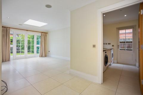 6 bedroom detached house to rent, Queens Hill Rise, Ascot, Berkshire