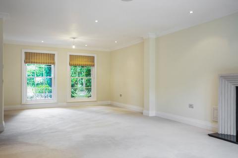 6 bedroom detached house to rent, Queens Hill Rise, Ascot, Berkshire