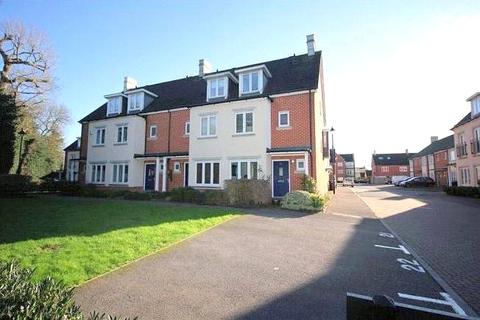 21 Baynton Road, Woking, GU22 8JT
