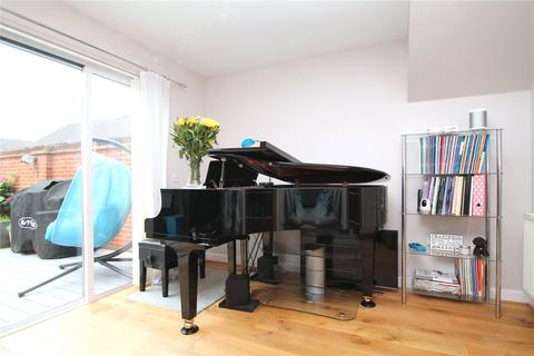 21 Baynton Road, Woking, GU22 8JT