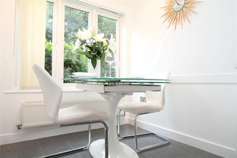 21 Baynton Road, Woking, GU22 8JT