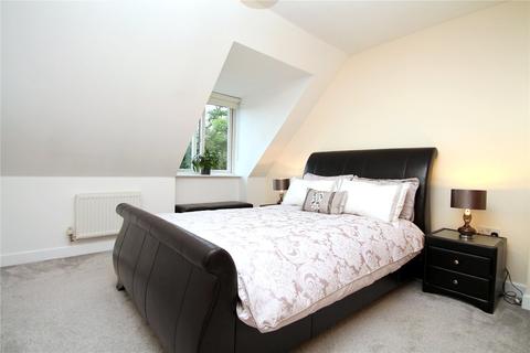 21 Baynton Road, Woking, GU22 8JT