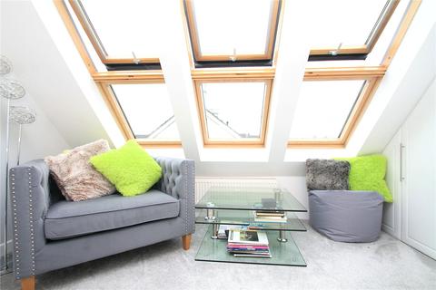 21 Baynton Road, Woking, GU22 8JT